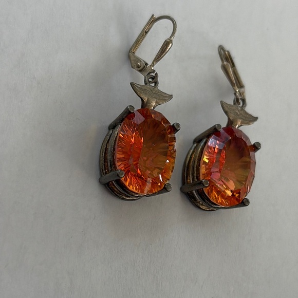 gorgeous Orange gemstone Earrings whale tail design - Picture 5 of 6